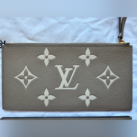 Felicia Pochette LOUIS VUITTON (in dove/cream) - Picture 11 of 12